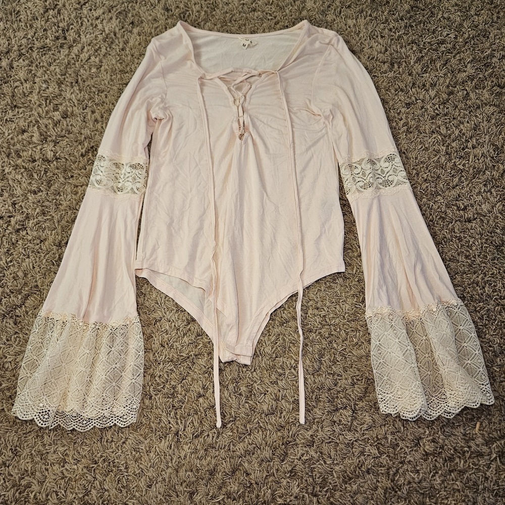 POL Baby Pink Lace-Up Bell Sleeve Bodysuit Womens Size Medium Fairy‎ Whimsy